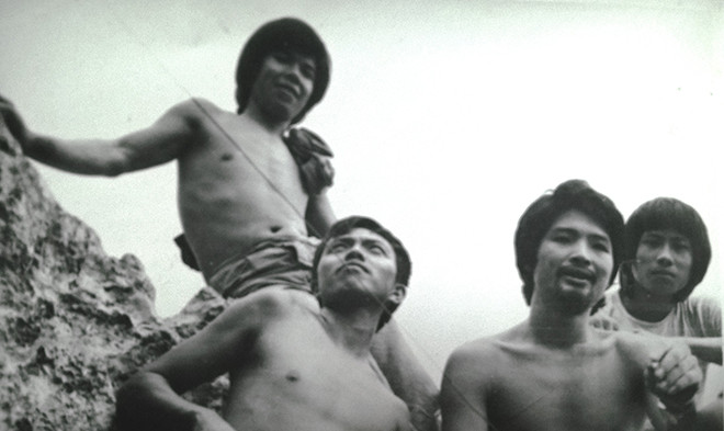 Phạm Huy Xem (trên), tác giá (dưới) và Nguyễn Hữu Thông (phải) 