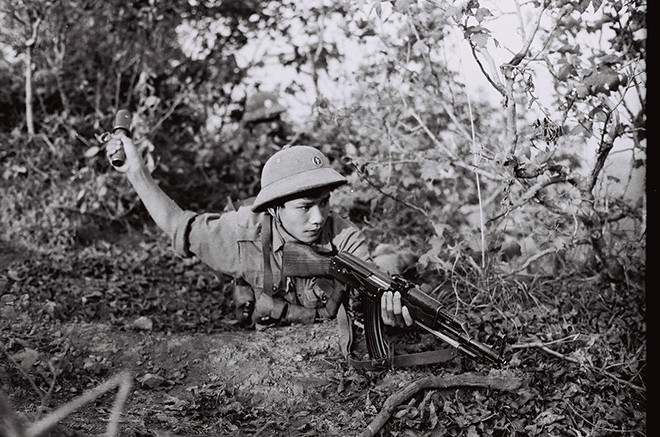 Anh hùng LLVT Nguyễn Duy Nhất là y sĩ có nhiều thành tích trong đợt chiến đấu bảo vệ biên giới tại Cao Lộc - Lạng Sơn. Ảnh do phóng viên Phạm Yên ghi lại 