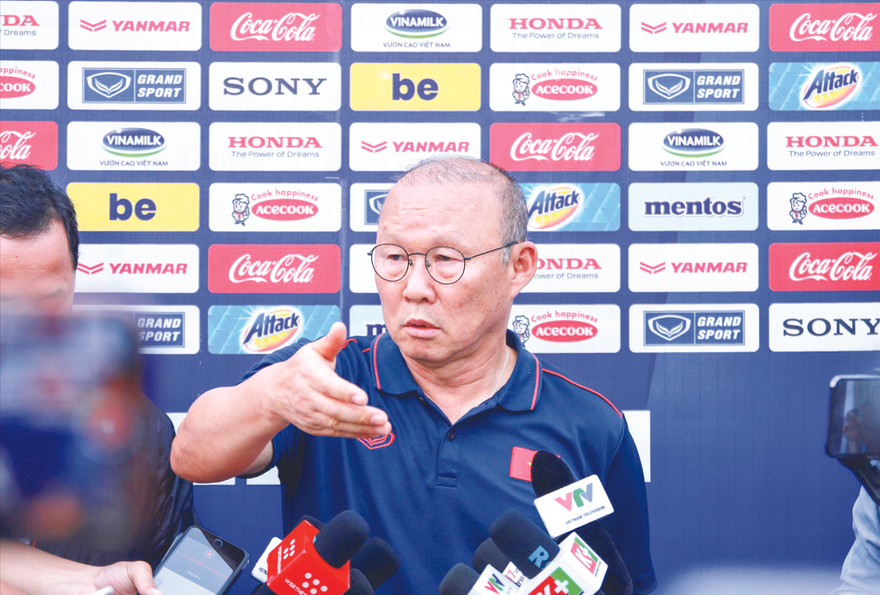 HLV Park Hang Seo khá hài lòng với kết quả bốc thăm của đội tuyển U23 Việt Nam tại vòng chung kết U23 châu Á 2020. Ảnh: VSI