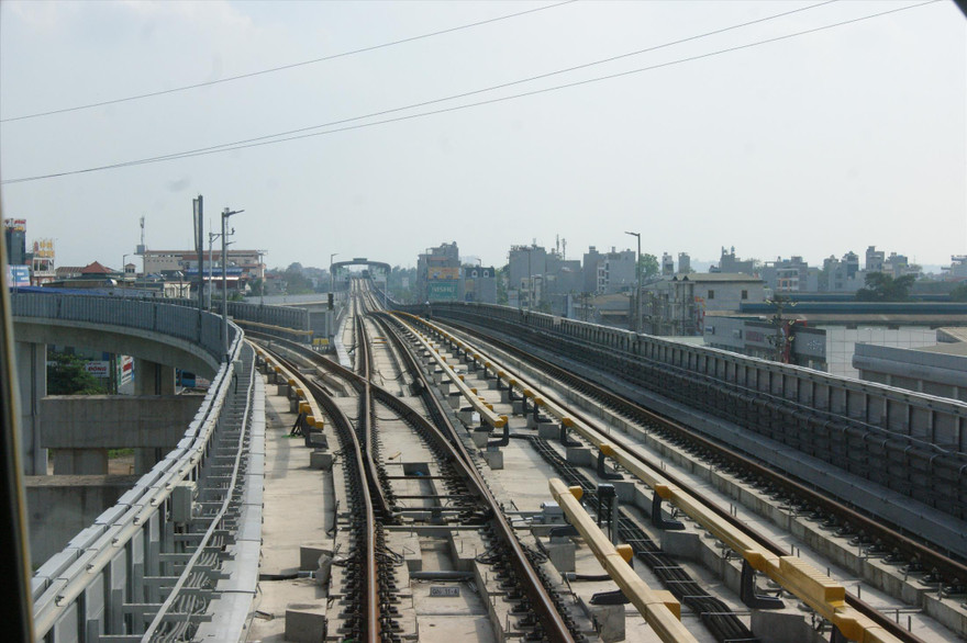 Dự án đường sắt đô thị Cát Linh - Hà Ðông vẫn “hun hút” ngày về. Ảnh: Phạm Thanh 