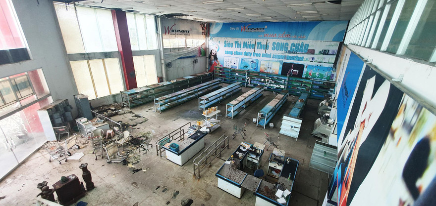 Siêu thị miễn thuế đóng cửa, bỏ hoang. Ảnh: Văn Minh