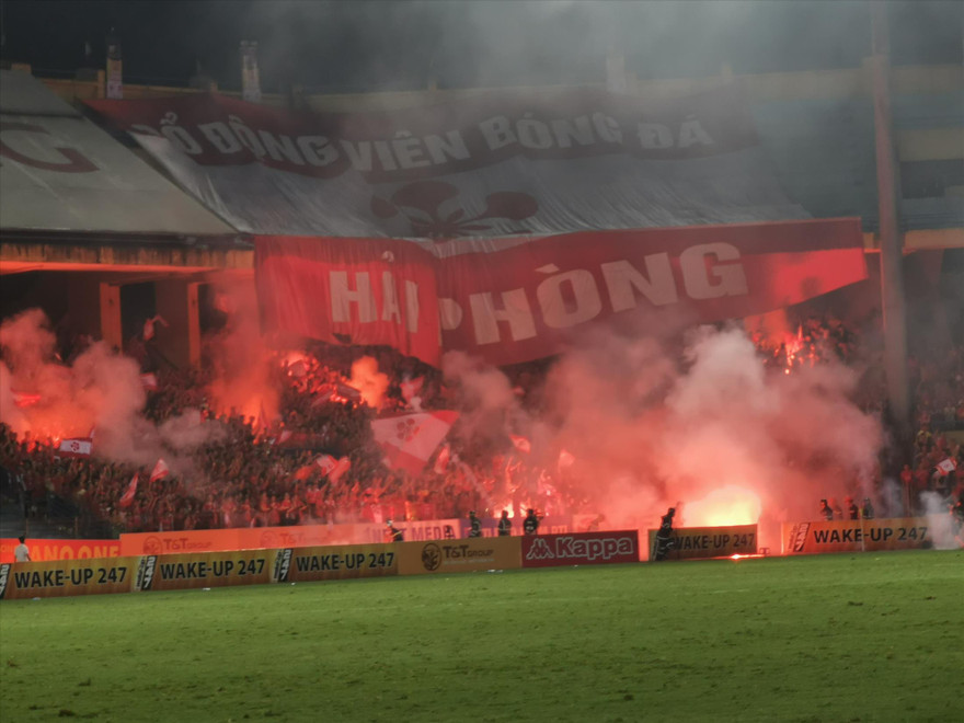 Sân Hàng Ðẫy bị phạt nặng do không đảm bảo an ninh an toàn trong trận đấu với Hải Phòng cuối tuần qua. Ảnh: VSI ​