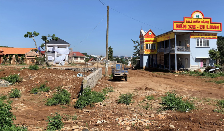  Bến xe Di Linh bị đình chỉ thi công