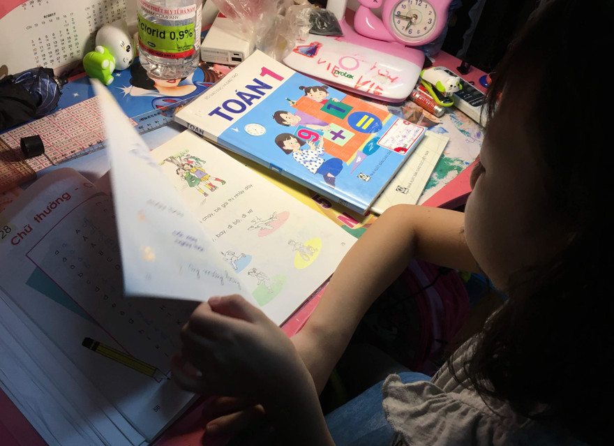 Bộ GD&ÐT cần thẩm định các bản mẫu SGK môn Tiếng Việt lớp 1, Toán lớp 1 do GS Hồ Ngọc Ðại chủ biên. Ảnh: Như Ý