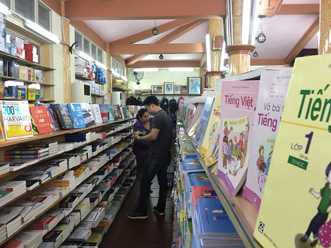 SGK là mặt hàng đặc biệt, cần phải được kiểm soát chặt chẽ về giá. Ảnh: Nghiêm Huê