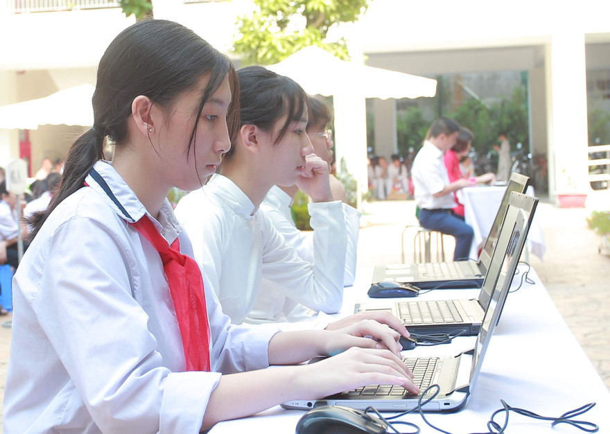 Việc tổ chức thi trên máy cần chuẩn bị kỹ càng và có lộ trình để thí sinh làm quen. Ảnh: Ngọc Châu