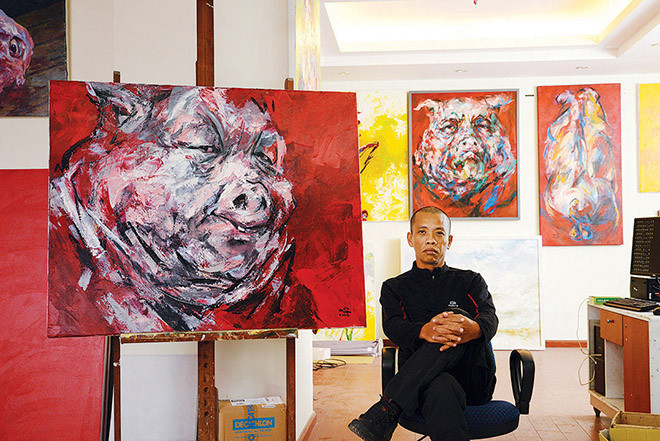 Những con lợn dữ dội trong tranh Mai Huy Dũng. Ảnh: Tiến Đạt