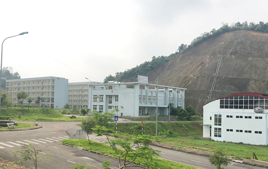 Trường Trung cấp Y tế Bắc Kạn được đầu tư cơ sở vật chất, thiết bị trị giá trên 344 tỷ đồng hiện đang đứng trước nguy cơ giải thể vì không có sinh viên. Ảnh: Bình Minh