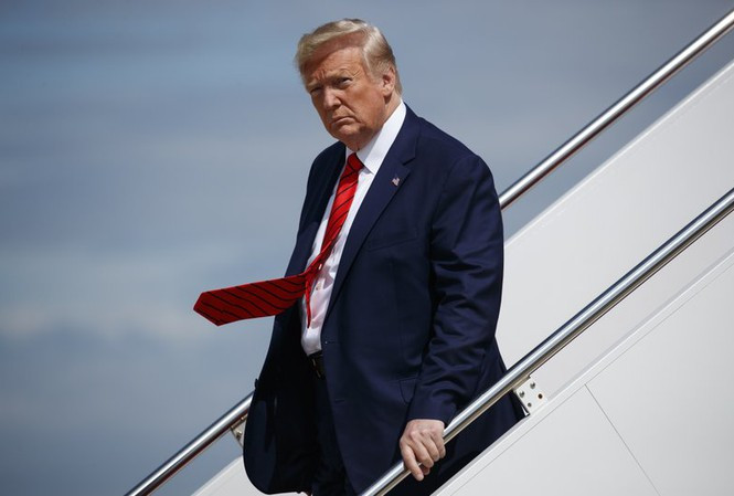 Bê bối của ông Trump thổi bùng tranh luận về giới hạn