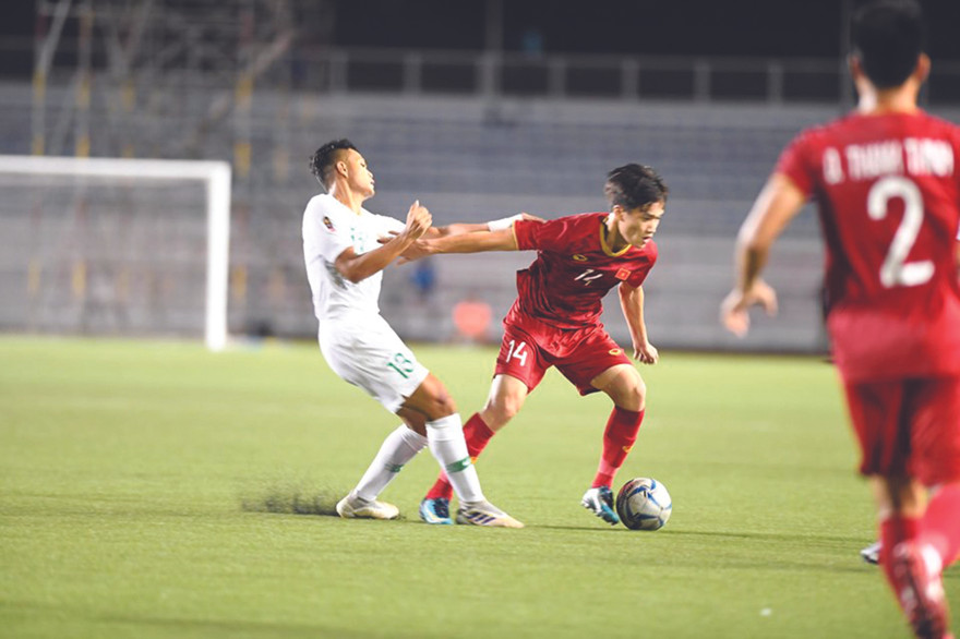 Hoàng Ðức (số 14) thực hiện một siêu phẩm đem về chiến thắng quý giá cho U22 Việt Nam trước U22 Indonesia. Ảnh: P.V ​