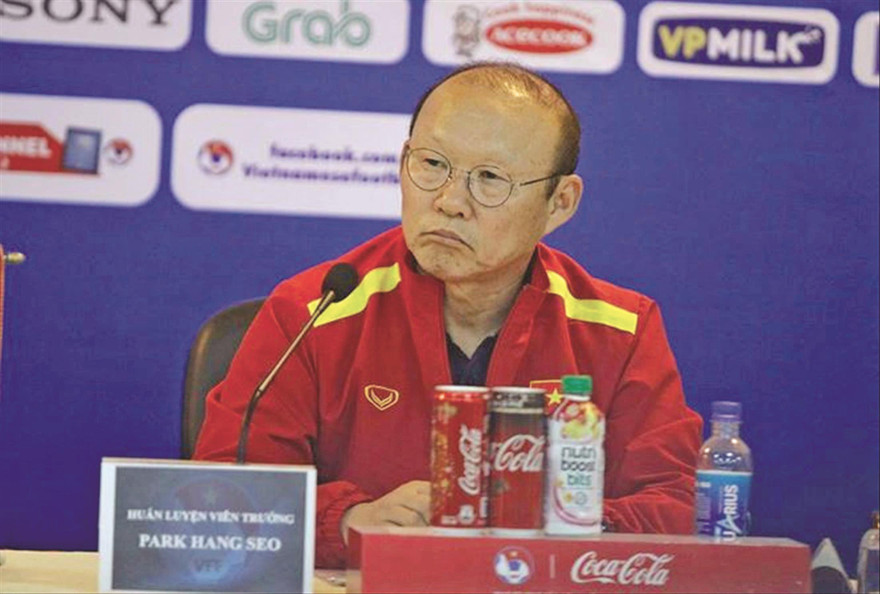 HLV Park Hang-seo tại cuộc họp báo chiều 13/3. Ảnh: Duy Phạm