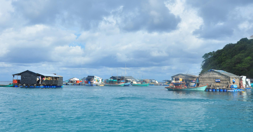 Quang cảnh làng cá bè ở Thổ Chu 