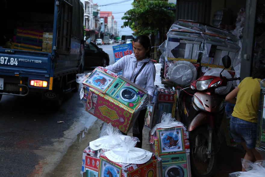 Bắc Ninh xứng là thủ phủ đồ mã công nghiệp, giá rẻ​. Ảnh: MẠNH THẮNG