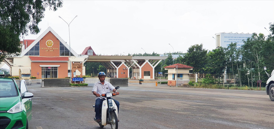 Cửa khẩu quốc tế Xa Mát vắng vẻ. Ảnh: Văn Minh 