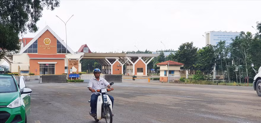 Cửa khẩu quốc tế Xa Mát vắng vẻ. Ảnh: Văn Minh 