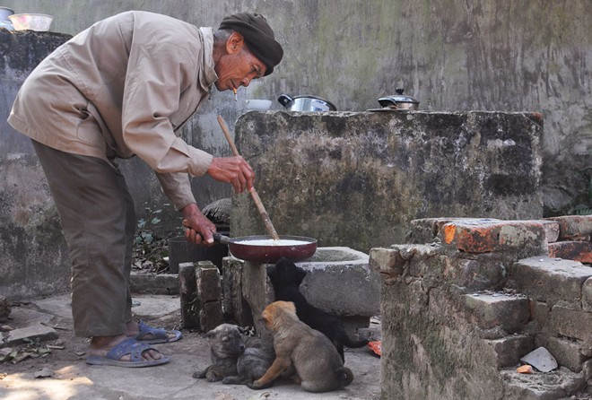 Giữa Hà Nội, gia đình 3 đời không biết đến Tết 