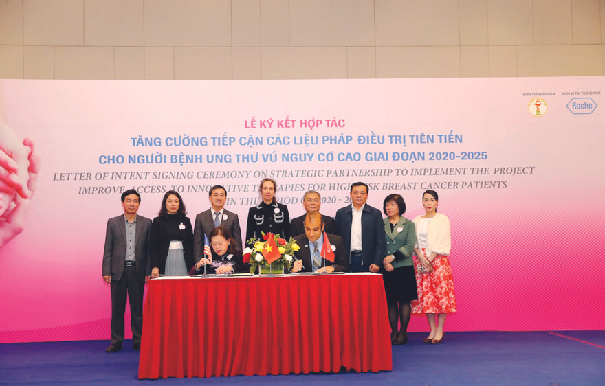 Roche cam kết đồng hành trong việc chăm sóc sức khỏe người Việt