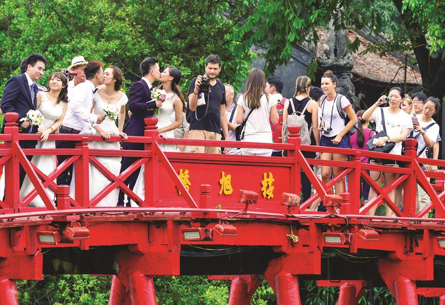 Giới trẻ chọn Thê Húc là nơi bày tỏ tình cảm. Ảnh: PV