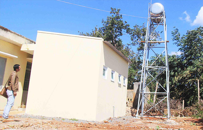 Công trình vệ sinh tại Trạm Y tế xã Ia Glai (huyện Chư Sê, Gia Lai) đã cơ bản hoàn thành, Sở Y tế mới mời thầu