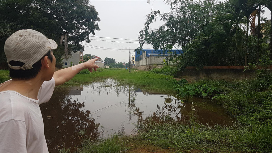 Việc mở rộng xây dựng sân chơi tennis trong Thị ủy Phổ Yên (khu vực tường bao và nhà tôn mái xanh) ảnh hưởng đến tiến độ dự án làm đường.