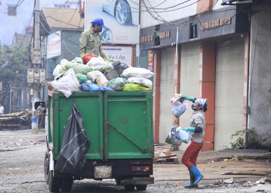 Vẫn khó xử phạt người dân xả rác