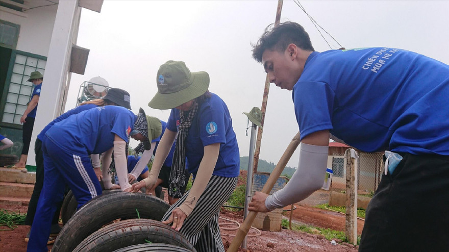 Đội tình nguyện tại xã Đắk Môl