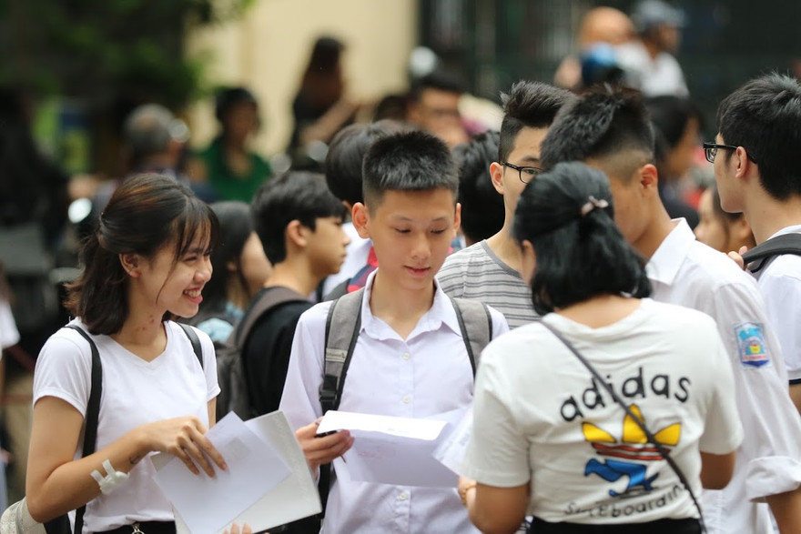 Trên 80% bài thi môn Toán vào lớp 10 tại Hà Nội đạt điểm trên trung bình, trong khi gần một nửa thí sinh bị điểm dưới trung bình môn Ngoại ngữ