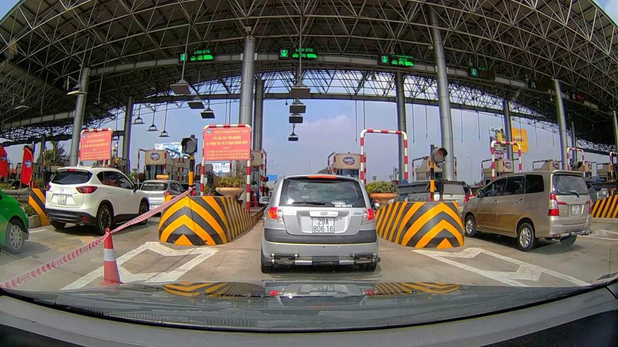 Trạm thu phí BOT Pháp Vân-Cầu Giẽ. Ảnh: Hồng Vĩnh