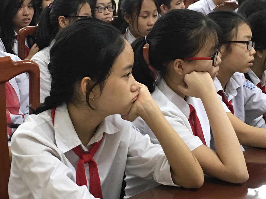 Đừng dạy học sinh “vẽ” chữ tiếng Anh (ảnh chỉ minh họa). Ảnh: Nghiêm Huê