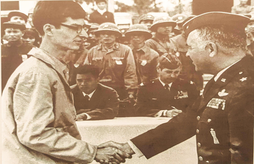 Ông Chenoweth được trao trả về nước ngày 15/3/1973. Ảnh: T.L