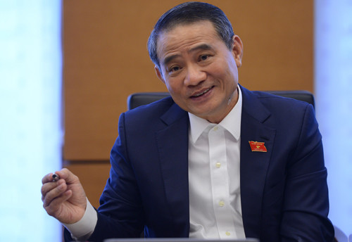 Bộ trưởng Giao thông vận tải Trương Quang Nghĩa phát biểu tại phiên họp tổ về dự Luật đường sắt (sửa đổi) sáng 11/11. Ảnh: Giang Huy/VnExpress