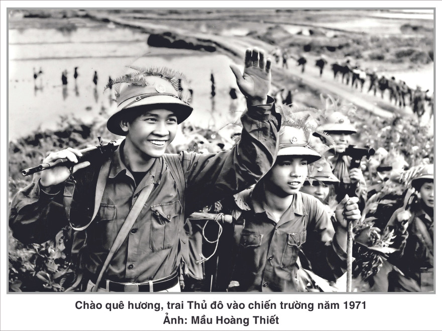 Chào quê hương để vào chiến trường năm 1971 Ảnh: Mầu Hoàng Thiết