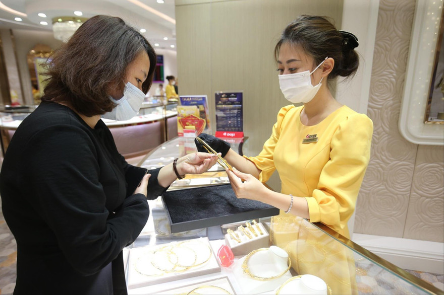 Giá vàng trong nước cao hơn giá vàng thế giới, nhà đầu tư không còn mặn mà với vàngẢnh: Như Ý