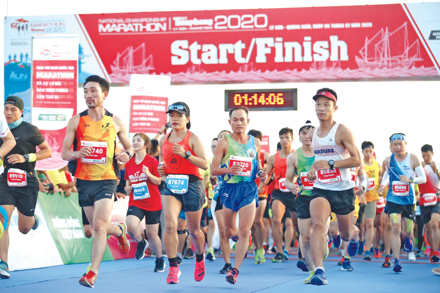 VĐV phong trào đạt thành tích cao ở giải Tiền Phong Marathon cũng có cơ hội đại diện điền kinh Việt Nam dự giải châu lục. Ảnh: Như Ý 
