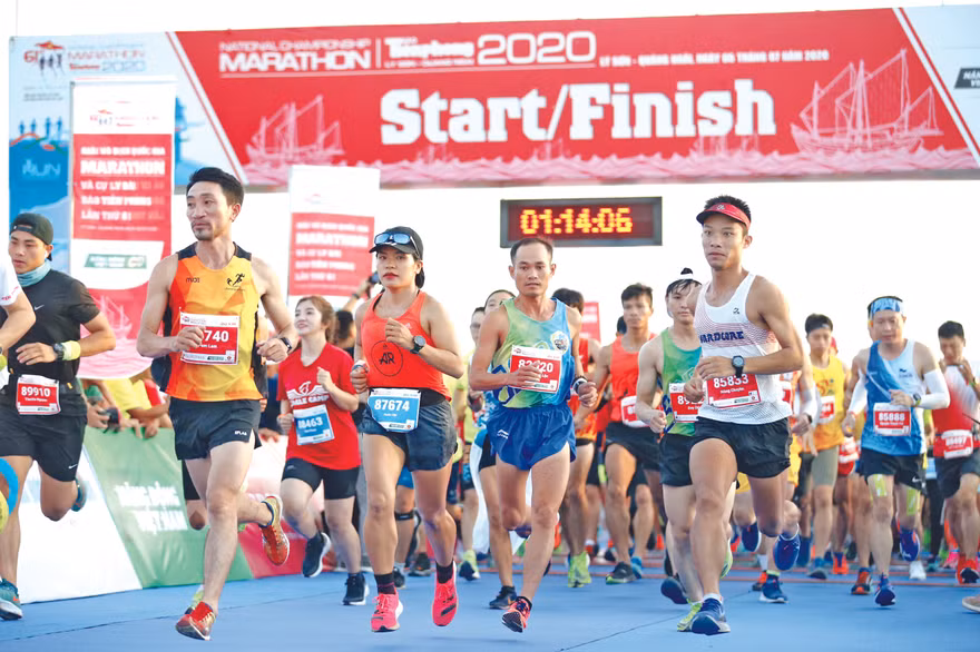 VĐV phong trào đạt thành tích cao ở giải Tiền Phong Marathon cũng có cơ hội đại diện điền kinh Việt Nam dự giải châu lục. Ảnh: Như Ý 