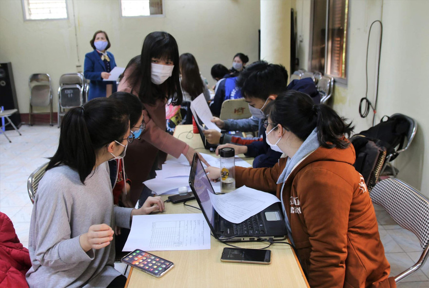  Đội truy vết F0 đang làm nhiệm vụ. Ảnh: H.T 