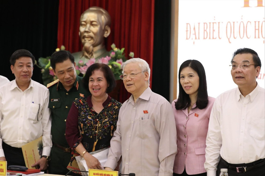 Tổng Bí thư, Chủ tịch nước Nguyễn Phú Trọng tiếp xúc với cử tri Hà Nội trước kỳ họp Quốc hội. Ảnh: Như Ý 