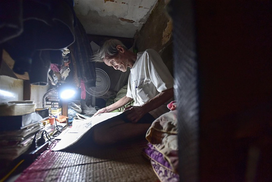 Một hộ dân sống trong phố cổ Hà Nội. Ảnh: Toàn Vũ 