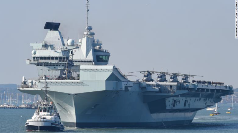 Tàu HMS Queen Elizabeth rời cảng ở Porthsmouth, Anh, hồi tháng 9/2020. Ảnh: CNN