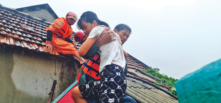 Hàng nghìn người dân được cứu khỏi “lưỡi hái” của “thuỷ thần”