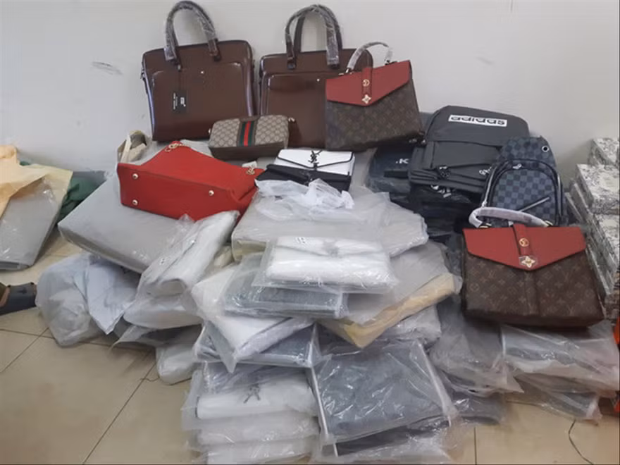 Một số mẫu trong lô hàng của Công ty TNHH An Bình xuất nhập khẩu Hà Nội được Hải quan lấy đi giám định