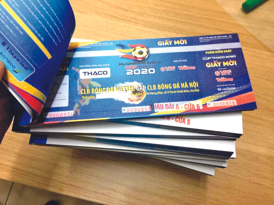 Vé trận Siêu cúp Quốc gia - Cúp THACO 2020 đã sẵn sàng đến tay người hâm mộ từ 11h sáng nay. Ảnh: Xuân Bách