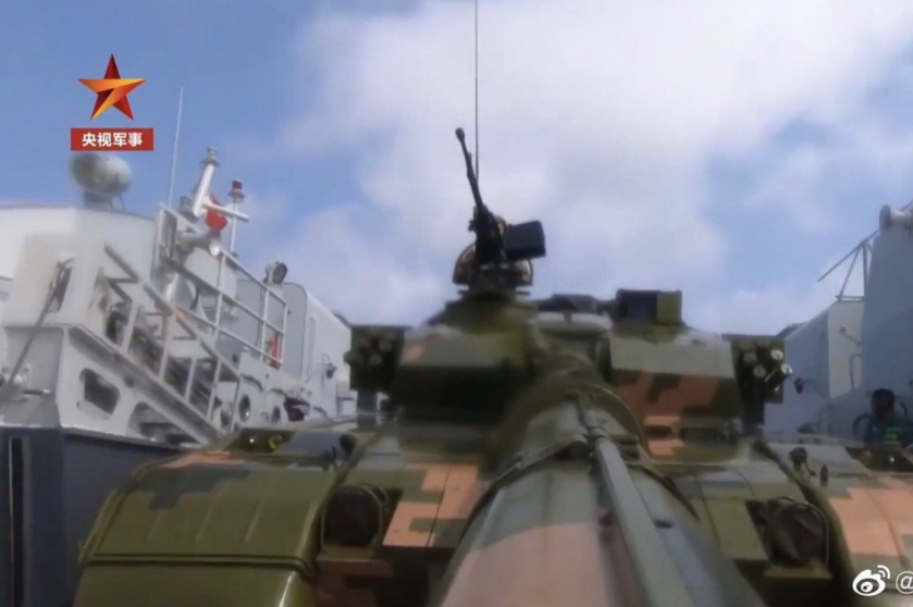 Hình ảnh các phương tiện quân sự của Trung Quốc tham gia tập trận trong đoạn phim chiếu trên truyền hình nhà nướcảnh: Weibo 