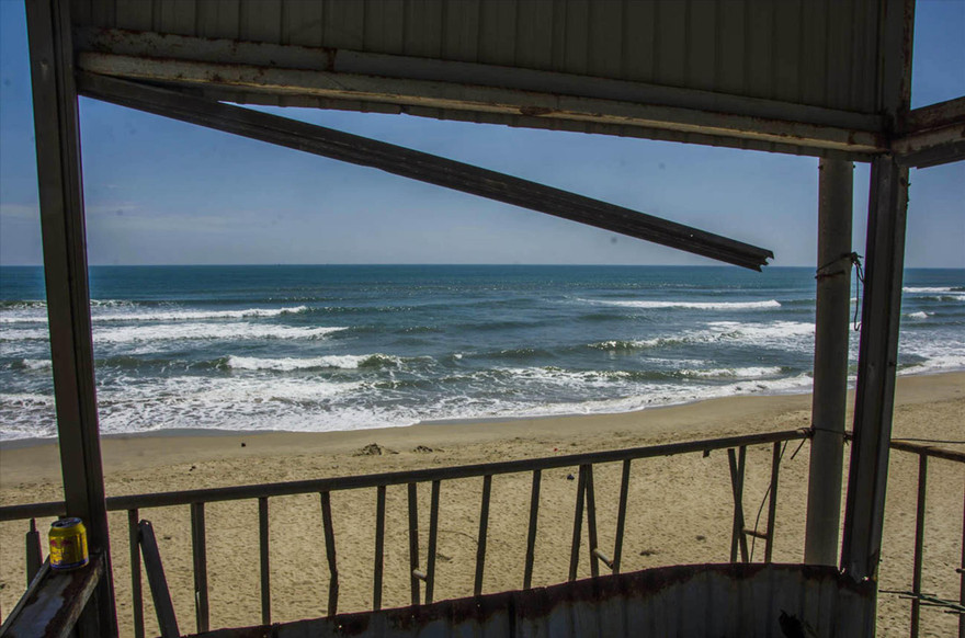 Cổ lò là vùng nước êm, không có bọt sóng, đối diện với chốt gác không người Ảnh: Văn Chương