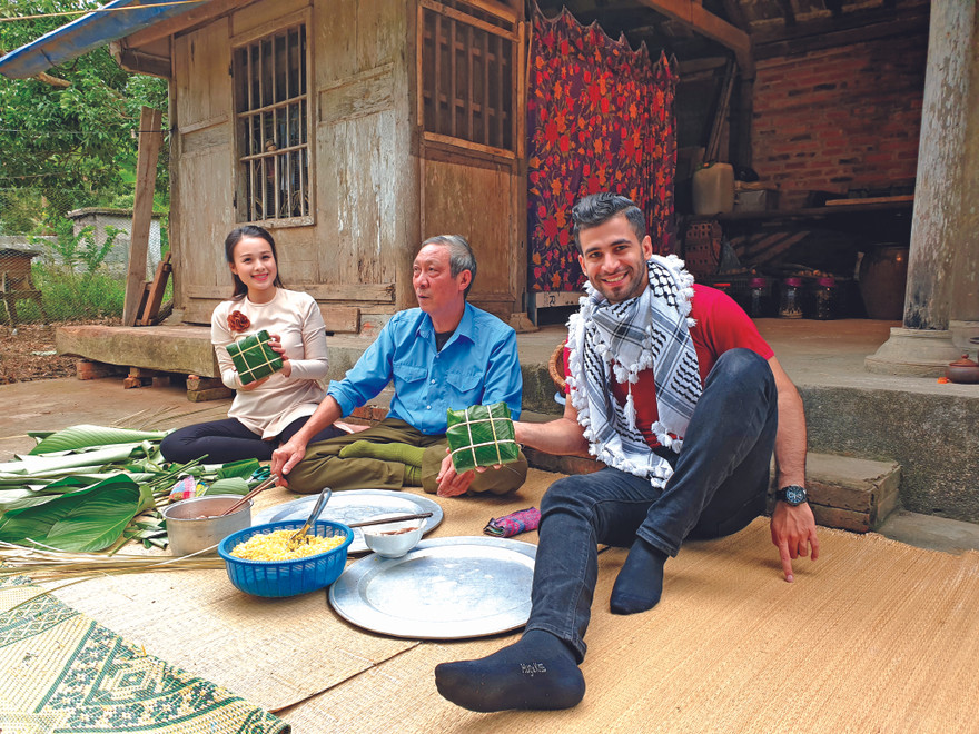 Saleem trong trải nghiệm làm bánh chưng