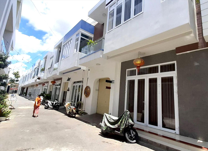 Cũng với chiêu bài "hiến đất”, một cá nhân đã mở đường trái phép để phân lô, xây 15 ngồi nhà thương mại ở phường Quyết Thắng Ảnh: Lữ Hồ 