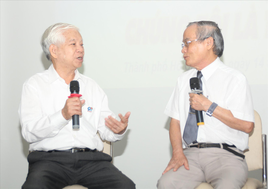 Nguyên Chủ tịch nước Nguyễn Minh Triết trò chuyện tại buổi giao lưu truyền thống Ảnh: NGÔ TÙNG