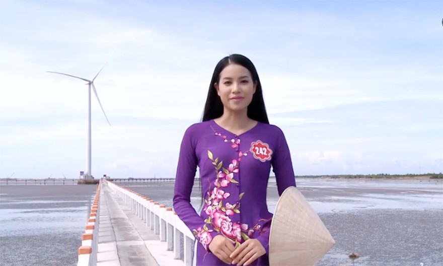 Thí sinh Phạm Thị Hương, SBD 242 