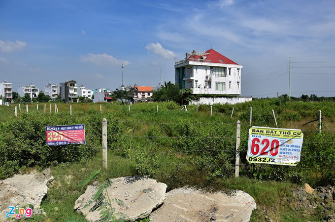 Theo quyết định mới, đất tại quận 9 dù được định giá cao gấp nhiều lần vẫn được cho là quá thấp. Ảnh: Lê Quân/Zing