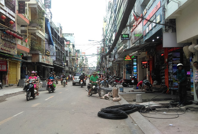 Đường Bùi Viện (còn gọi là khu phố Tây ở phường Phạm Ngũ Lão, quận 1) có khoảng 20 con hẻm thông qua các tuyến đường Phạm Ngũ Lão, Đề Thám, Đỗ Quang Đẩu... 